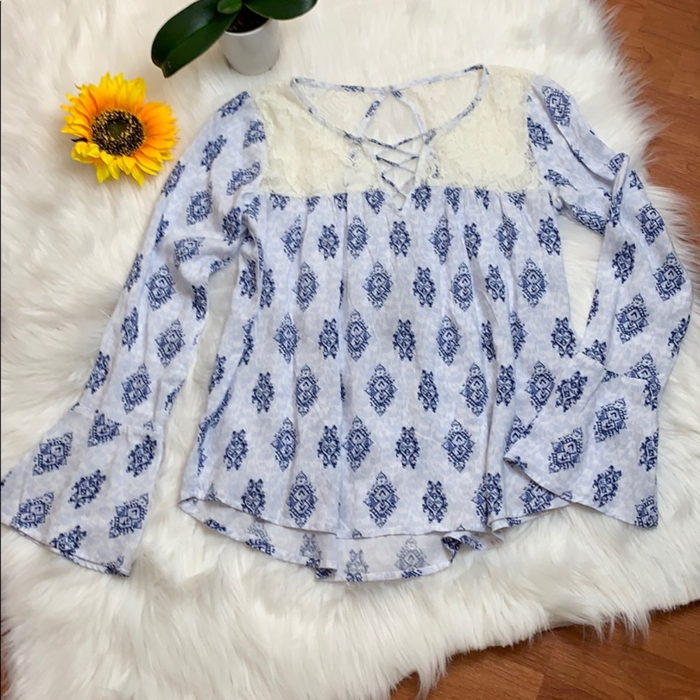 HOLLISTER Top bell sleeves
